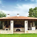 Dukes Poolside Apartamento *