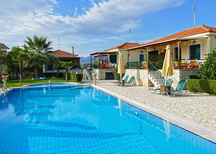 Dukes Poolside Parálion Ástros