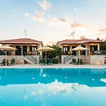 Dukes Poolside * Parálion Ástros