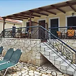 Dukes Poolside Apartman Parálion Ástros