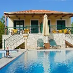 Dukes Poolside Apartman