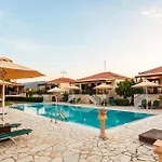 Apartman Dukes Poolside Parálion Ástros