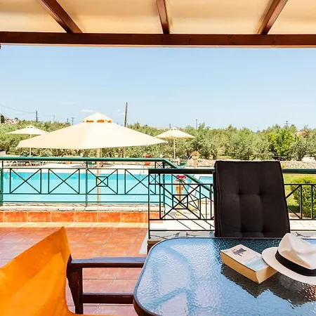 Dukes Poolside Apartment *