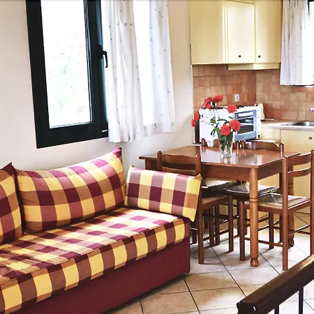 Dukes Poolside Parálion Ástros