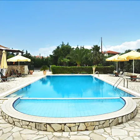 Dukes Poolside Lägenhet