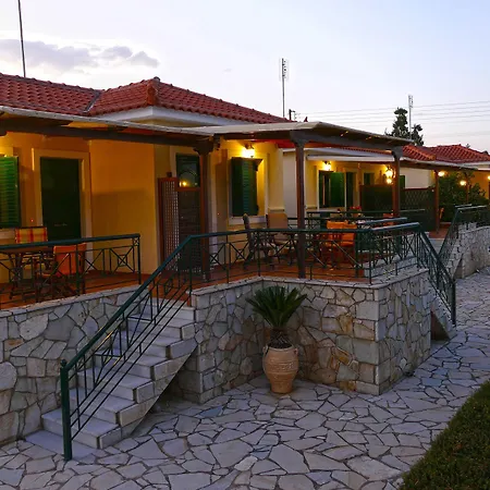 Dukes Poolside Parálion Ástros