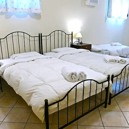 Dukes Poolside Апартаменты *