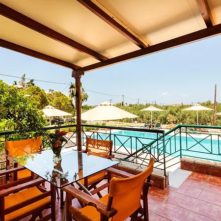 דירה Dukes Poolside