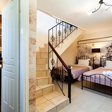 Dukes Poolside * Parálion Ástros