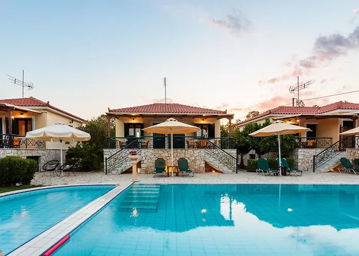 Dukes Poolside * Parálion Ástros