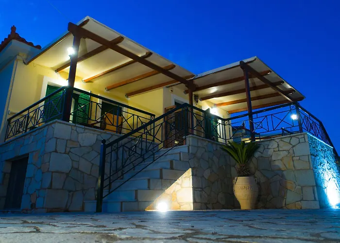 Dukes Poolside Parálion Ástros